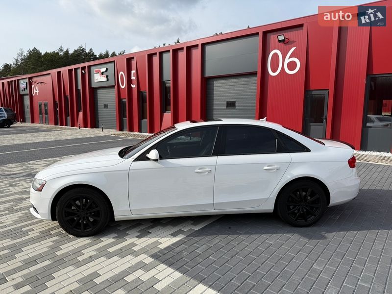 Седан Audi A4 2013 в Львові