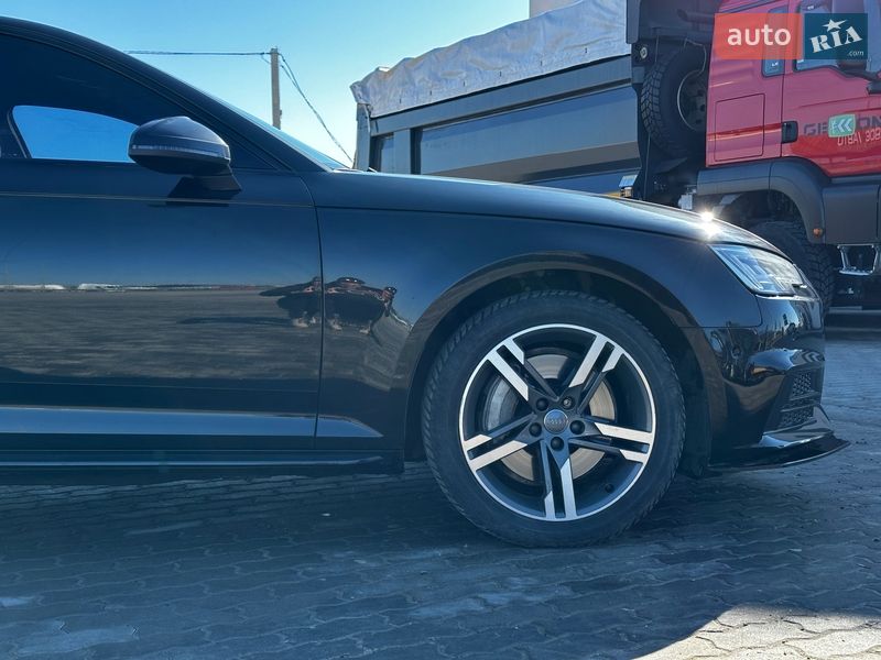 Седан Audi A4 2016 в Львові