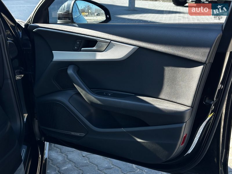 Седан Audi A4 2016 в Львові