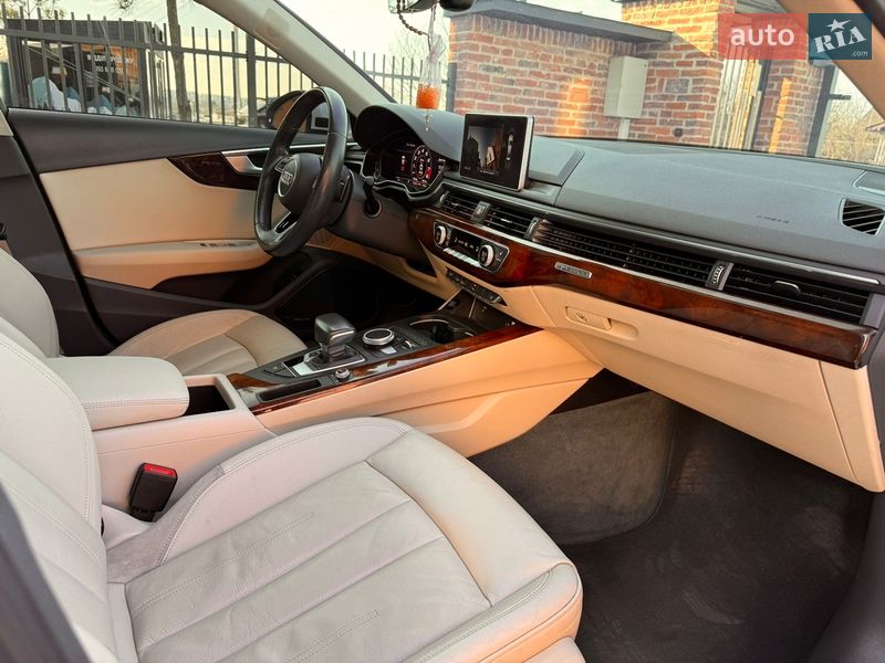 Седан Audi A4 2018 в Львові