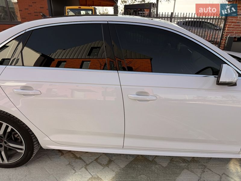 Седан Audi A4 2018 в Львові
