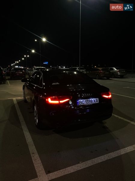 Седан Audi A4 2012 в Львове
