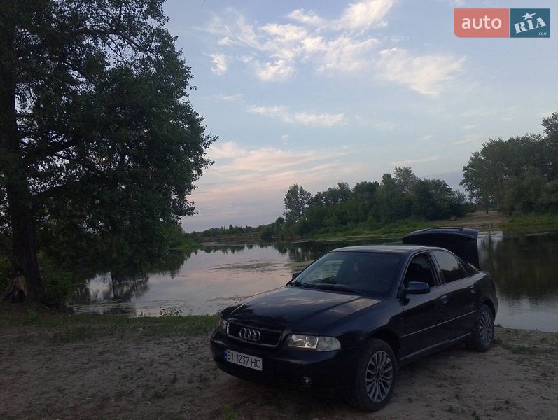 Седан Audi A4 1999 в Глобиному