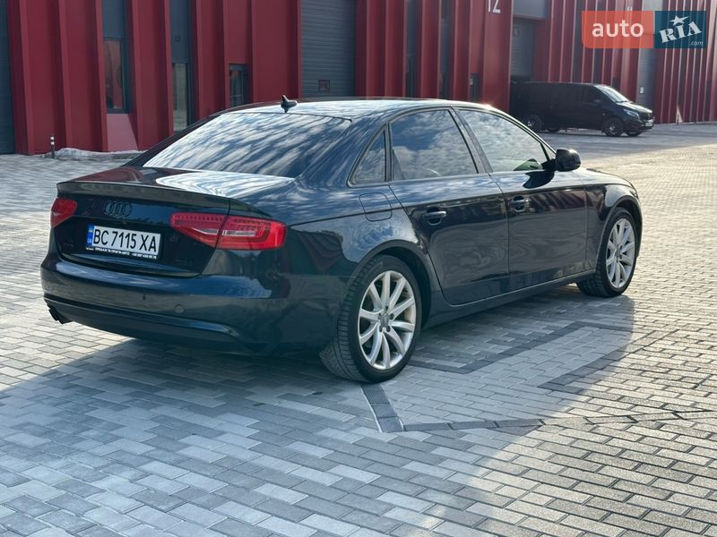 Седан Audi A4 2012 в Львові