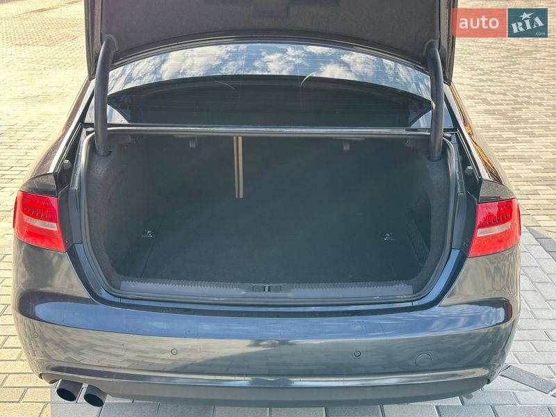 Седан Audi A4 2012 в Львові