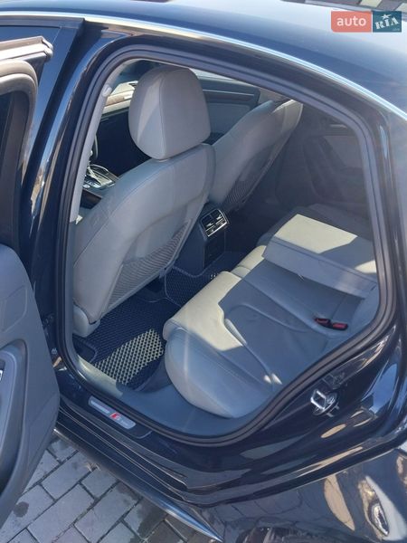 Седан Audi A4 2013 в Ровно