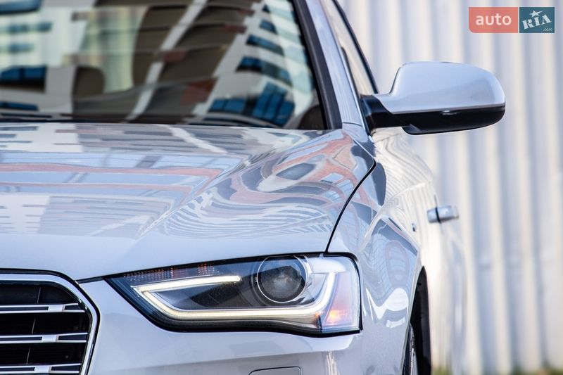 Седан Audi A4 2013 в Львове