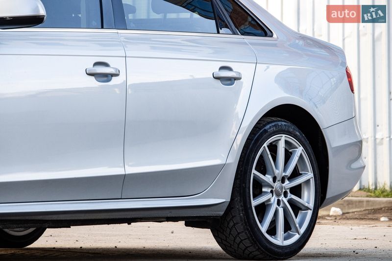 Седан Audi A4 2013 в Львове
