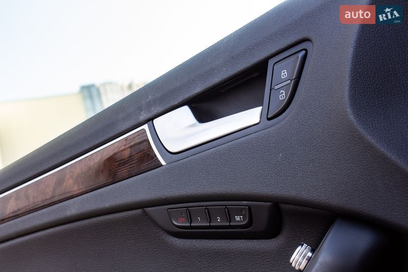 Седан Audi A4 2013 в Львове