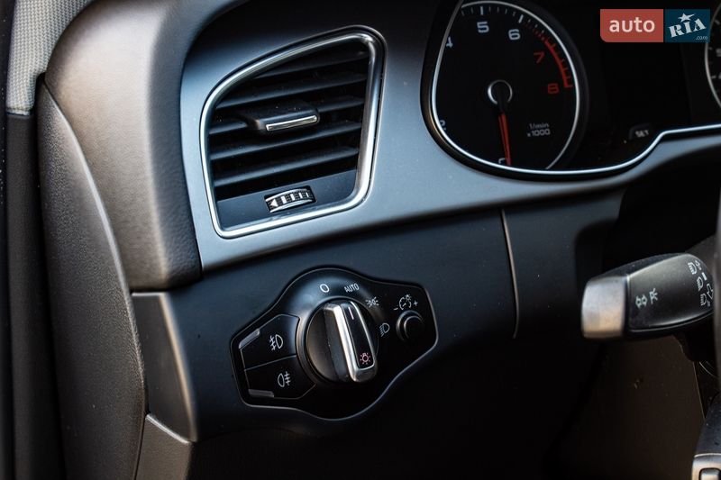 Седан Audi A4 2013 в Львове