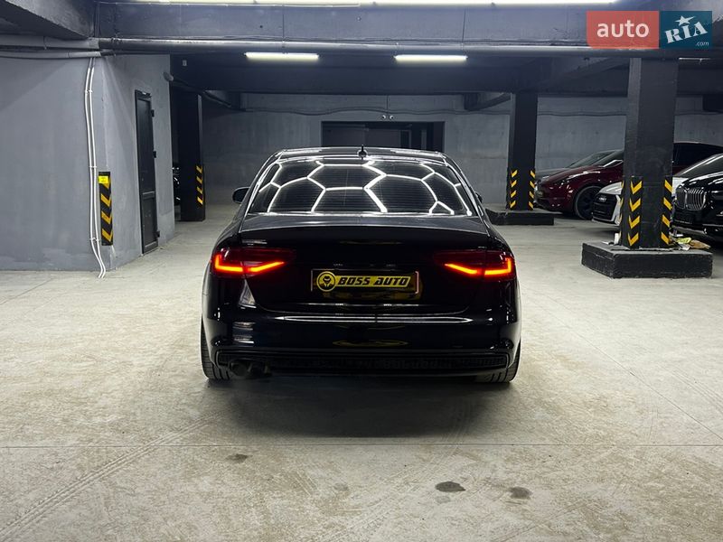 Седан Audi A4 2015 в Черновцах