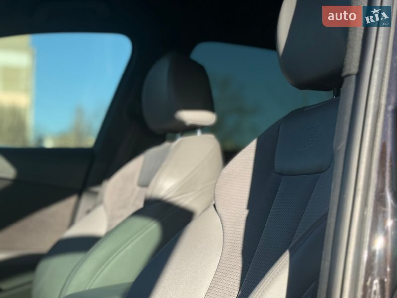 Седан Audi A4 2017 в Киеве