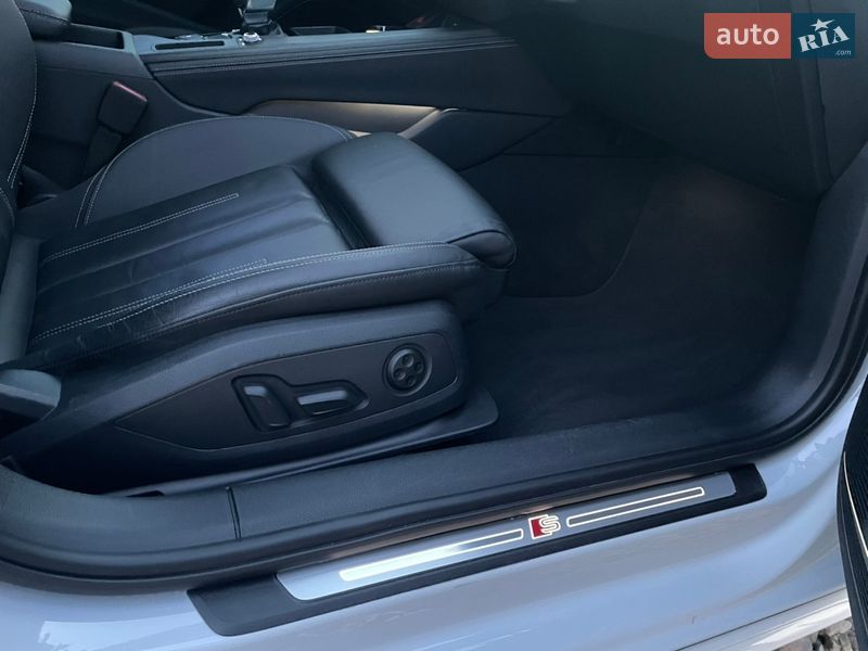 Седан Audi A4 2023 в Стрые