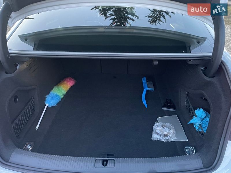 Седан Audi A4 2023 в Стрые