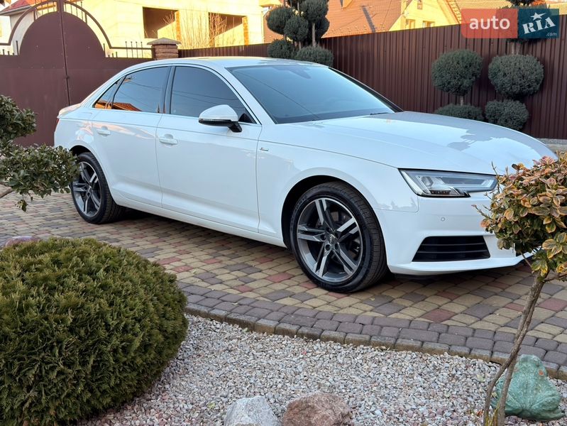 Седан Audi A4 2020 в Мукачево