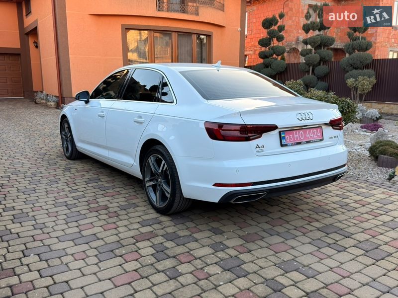 Седан Audi A4 2020 в Мукачево