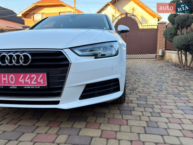 Седан Audi A4 2020 в Мукачево