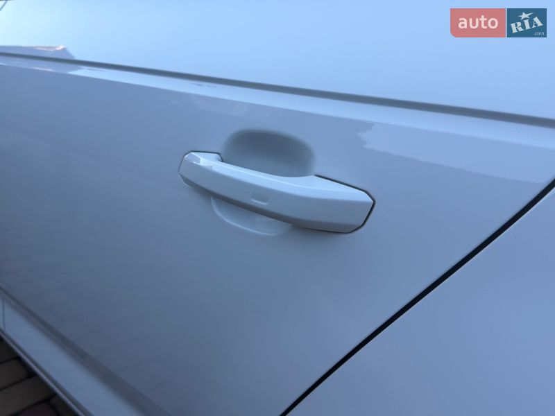 Седан Audi A4 2020 в Мукачево