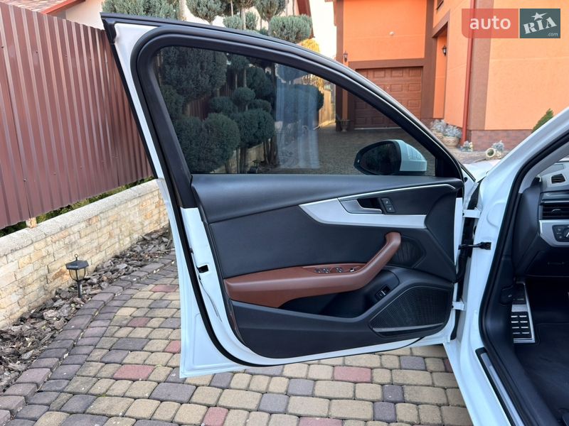 Седан Audi A4 2020 в Мукачево