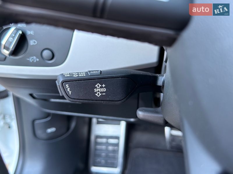 Седан Audi A4 2020 в Мукачево