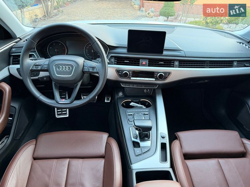 Седан Audi A4 2020 в Мукачево