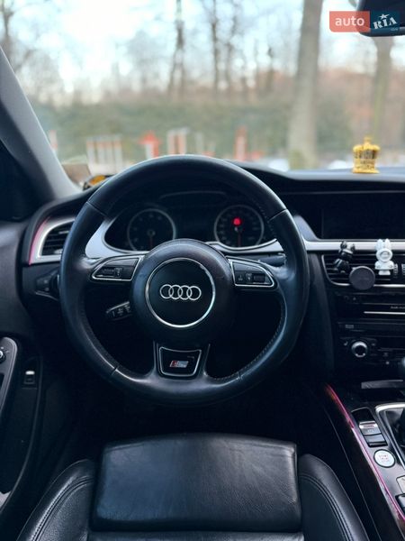 Седан Audi A4 2013 в Львове