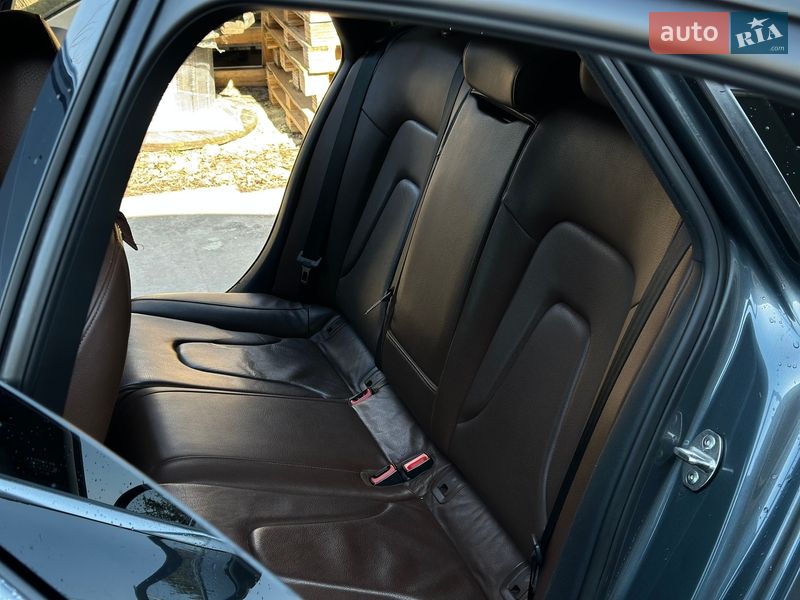 Седан Audi A4 2012 в Стрию