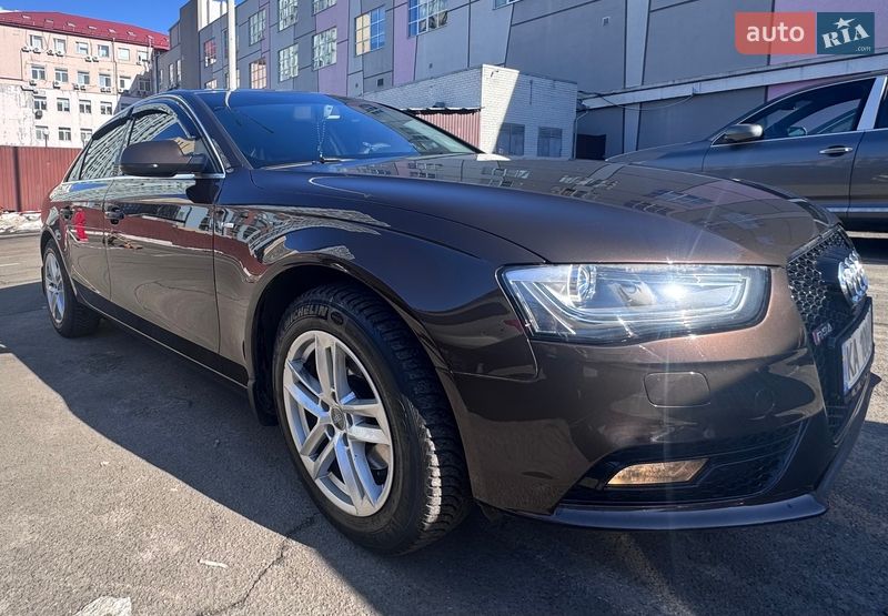 Седан Audi A4 2014 в Киеве