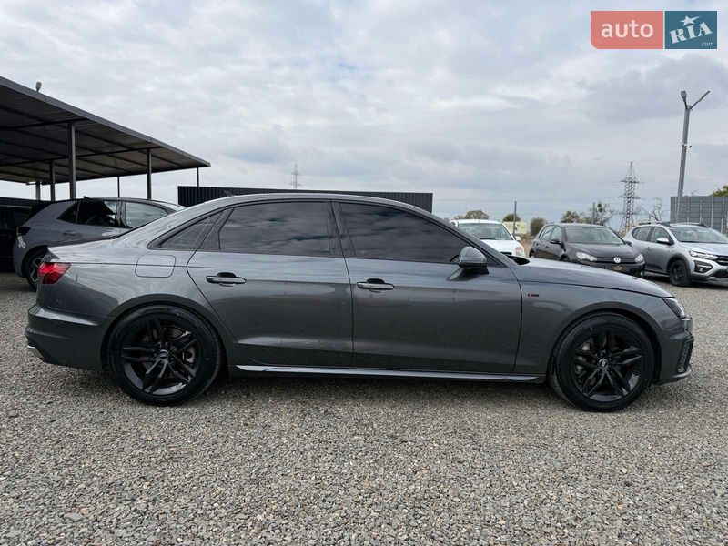 Седан Audi A4 2023 в Мукачевому