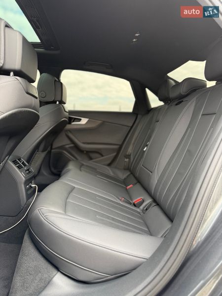 Седан Audi A4 2023 в Мукачевому