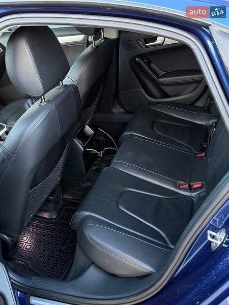 Седан Audi A4 2013 в Львові