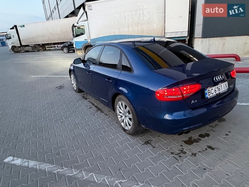 Седан Audi A4 2013 в Львові