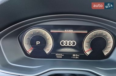 Седан Audi A4 2020 в Карловке