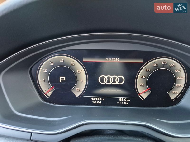 Седан Audi A4 2020 в Карловке