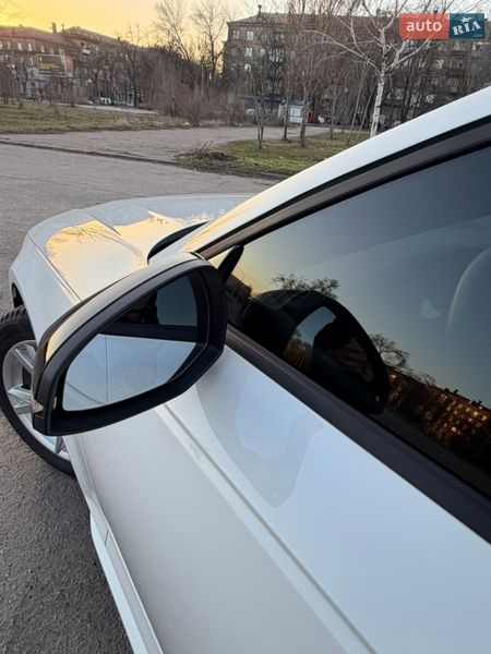 Седан Audi A4 2018 в Запорожье