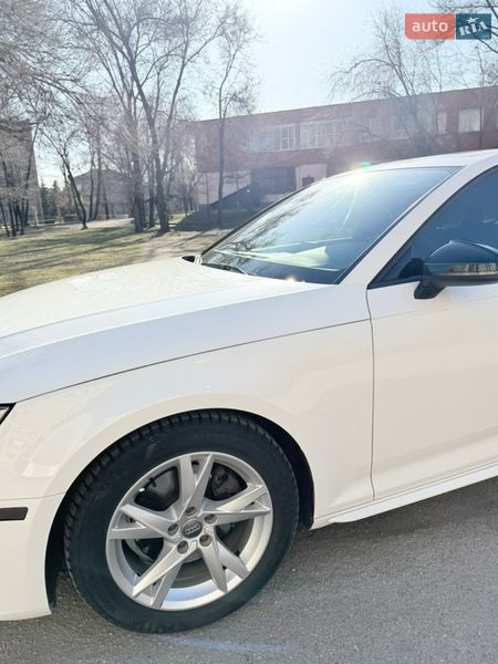 Седан Audi A4 2018 в Запорожье
