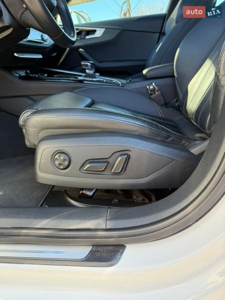 Седан Audi A4 2022 в Полтаві