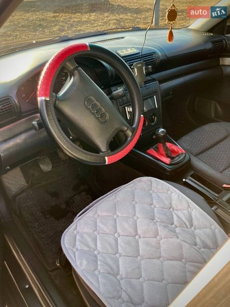 Седан Audi A4 1995 в Здолбуніві