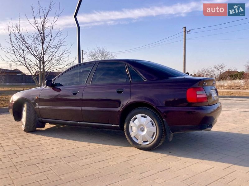Седан Audi A4 1995 в Здолбуніві