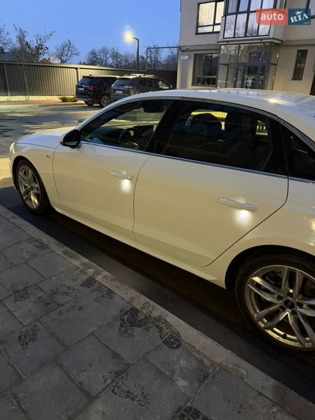 Седан Audi A4 2022 в Полтаві
