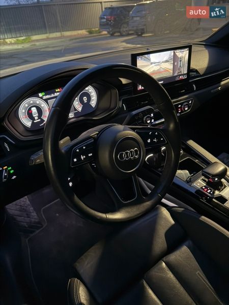 Седан Audi A4 2022 в Полтаві