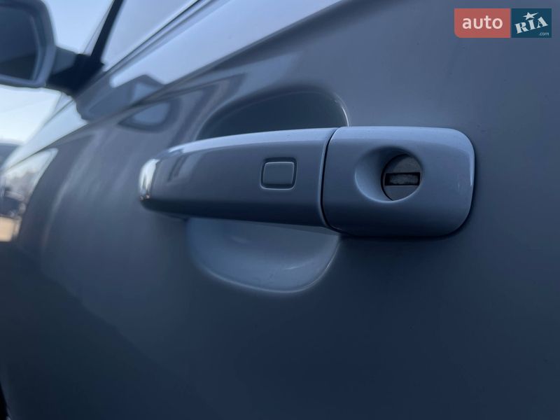 Седан Audi A4 2013 в Києві