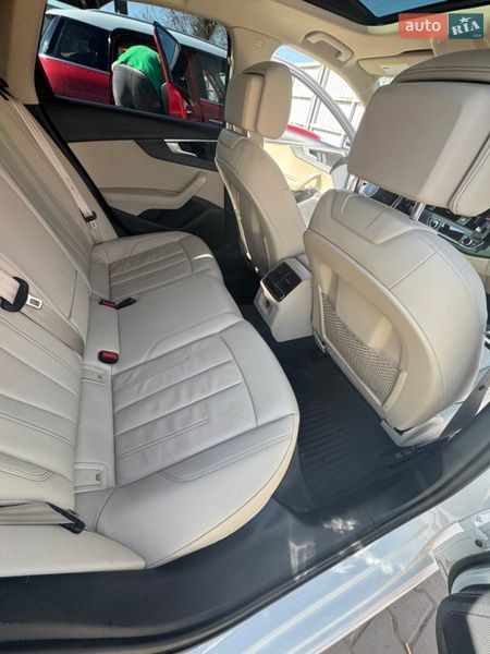 Седан Audi A4 2021 в Львове