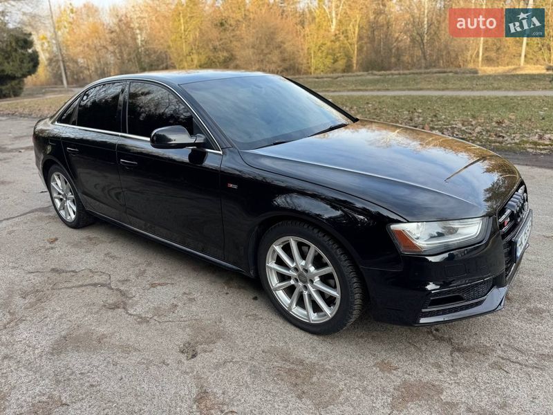 Седан Audi A4 2014 в Винниках