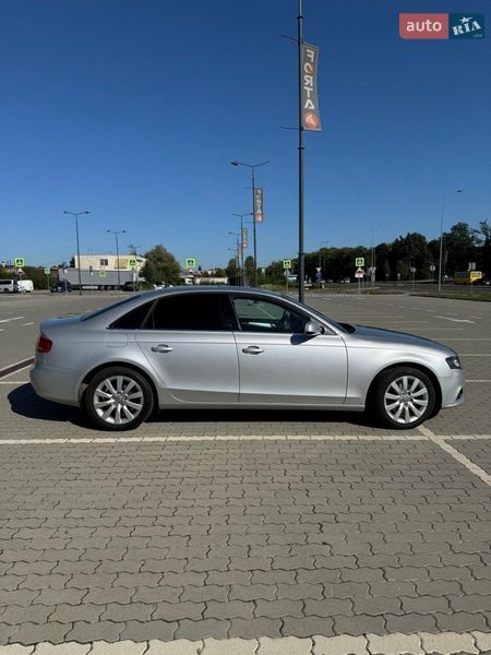 Седан Audi A4 2011 в Львове