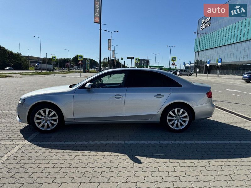Седан Audi A4 2011 в Львове