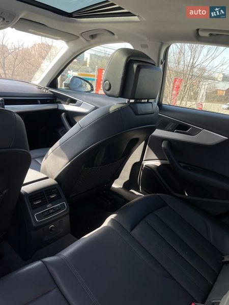 Седан Audi A4 2016 в Чернівцях