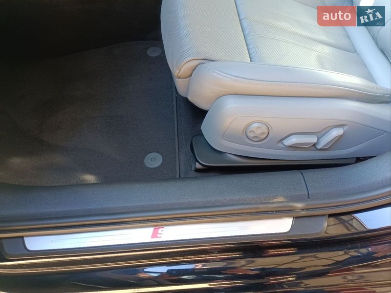 Седан Audi A4 2023 в Киеве