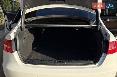 Седан Audi A4 2013 в Вижнице