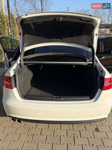 Седан Audi A4 2013 в Вижнице
